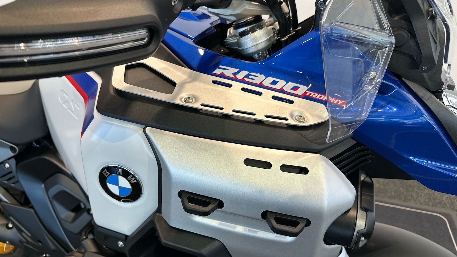 2025 BMW R1300 25MY BMW R1300 GS Adventure TE Automatic Shift Assist (ASA) DUEL - Picture 10 of 24