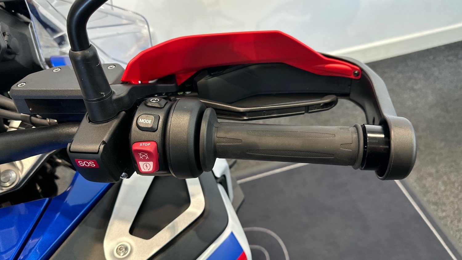 2025 BMW R1300 25MY BMW R1300 GS Adventure TE Automatic Shift Assist (ASA) DUEL - Picture 16 of 24