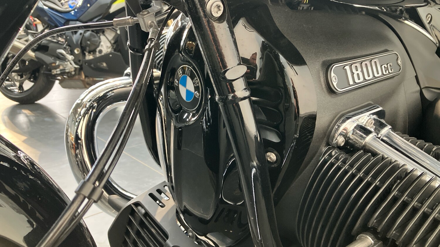 BMW R18