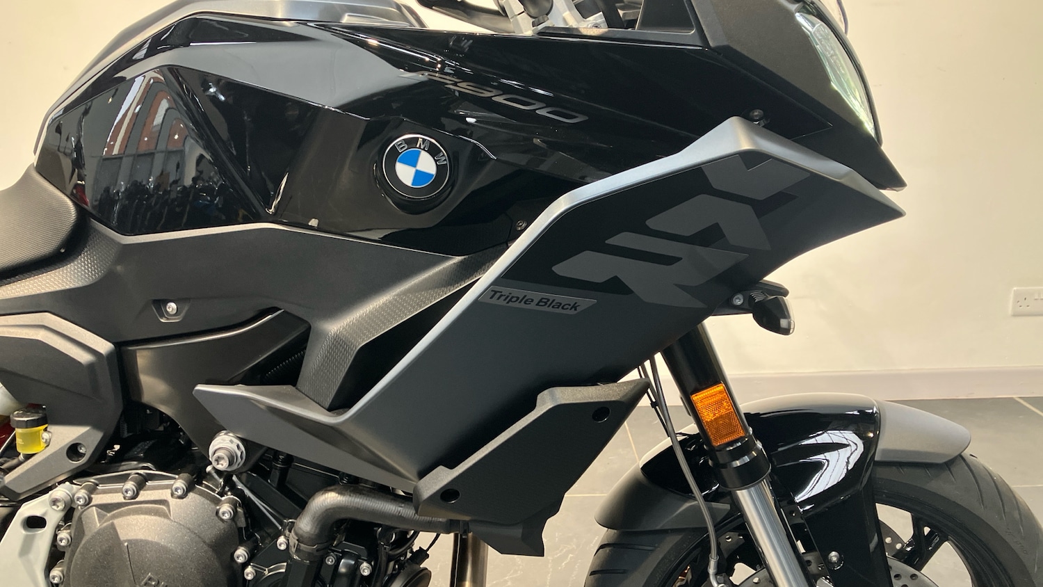 BMW F900
