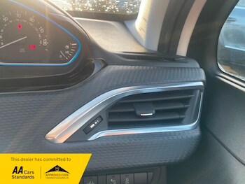 Used Peugeot 2008 2017 for sale - 77264131: Photo