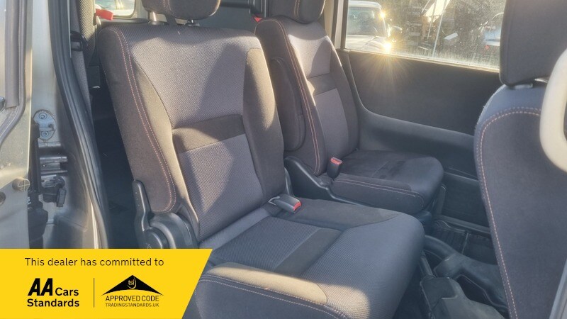 Used Nissan Serena 2008 for sale - 76323871: Photo 17