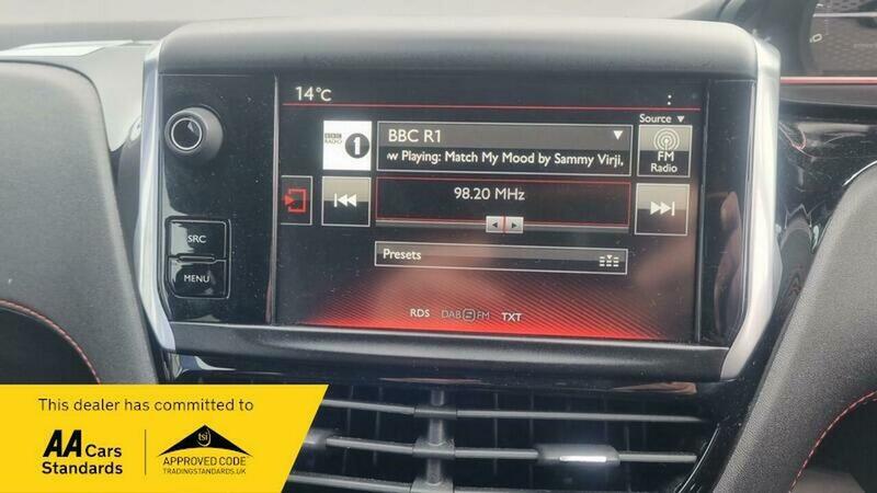 Used Peugeot 208 2015 for sale - 76418054: Photo 15