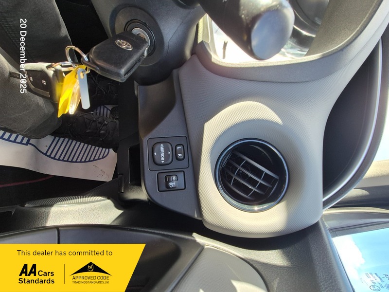 Used Toyota Yaris 2014 for sale - 76924117: Photo 16