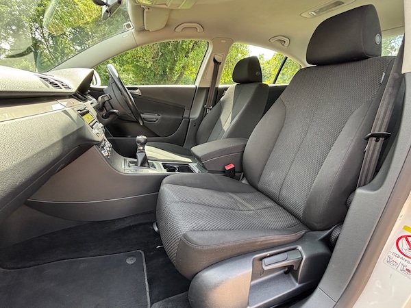 Used Volkswagen Passat 2010 for sale - 75120863: Photo 2