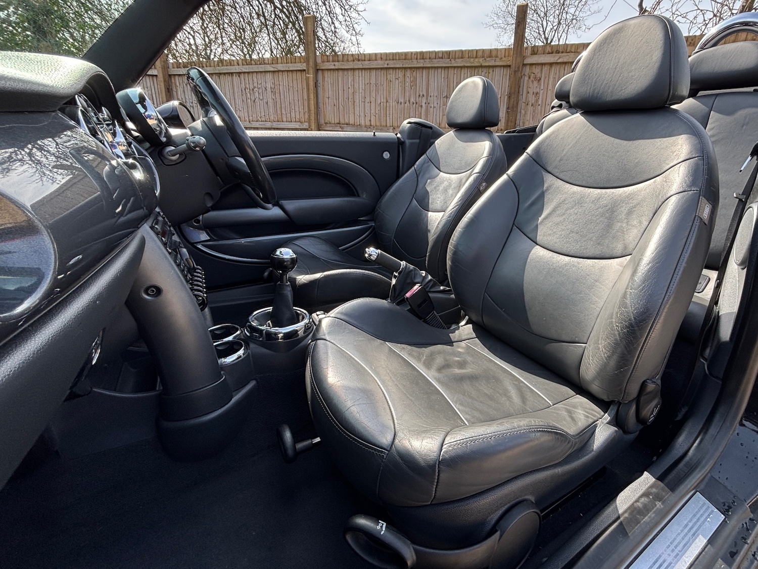 Used MINI Convertible 2004 for sale - 78011709: Photo 2