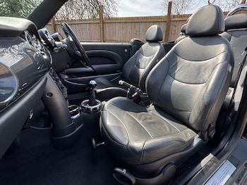 Used MINI Convertible 2004 for sale - 78011709: Photo