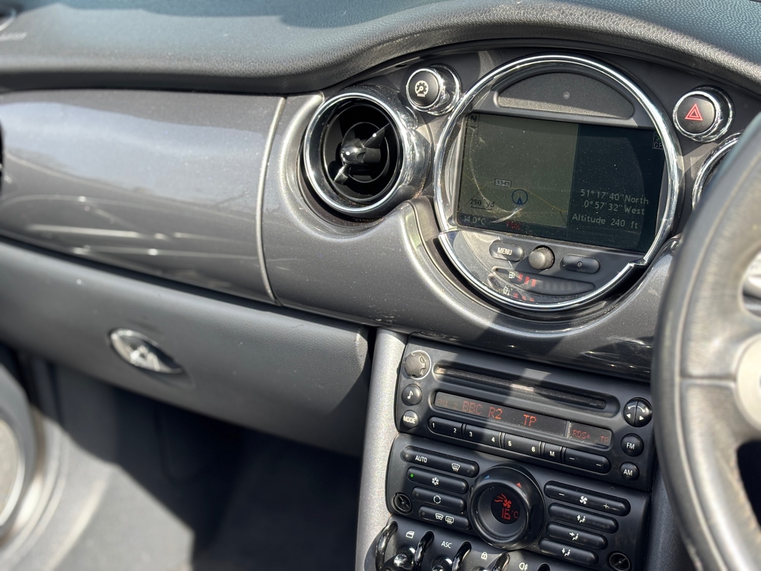 Used MINI Convertible 2004 for sale - 78011709: Photo 8