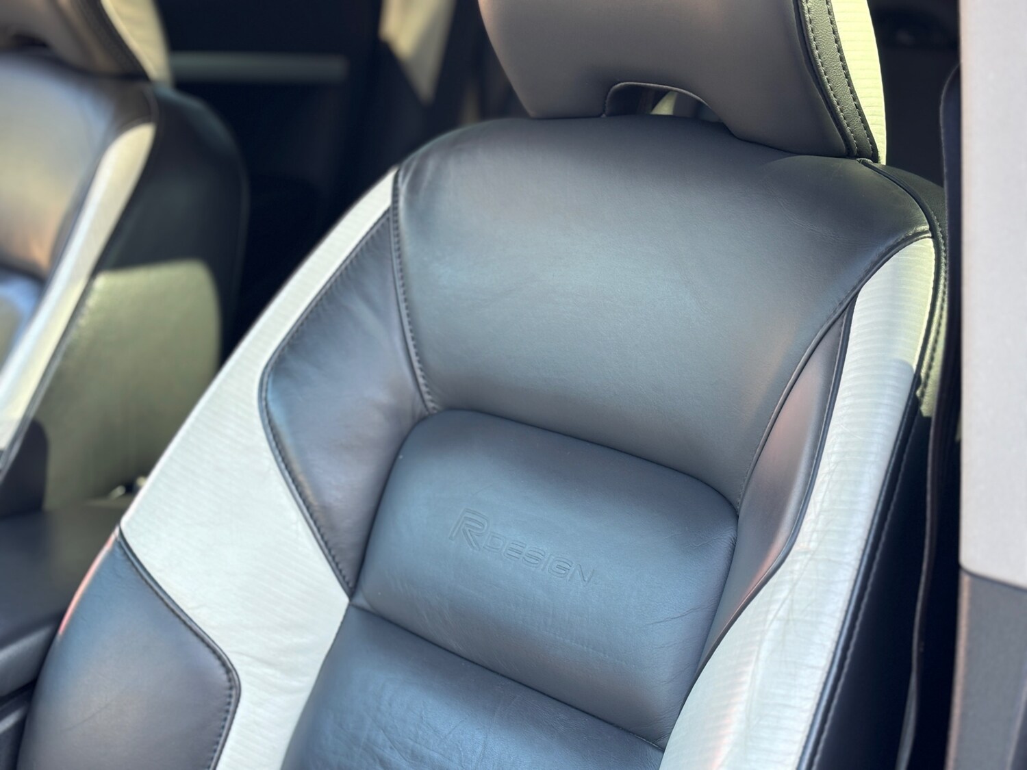 Used Volvo V70 2010 for sale - 77745120: Photo 10