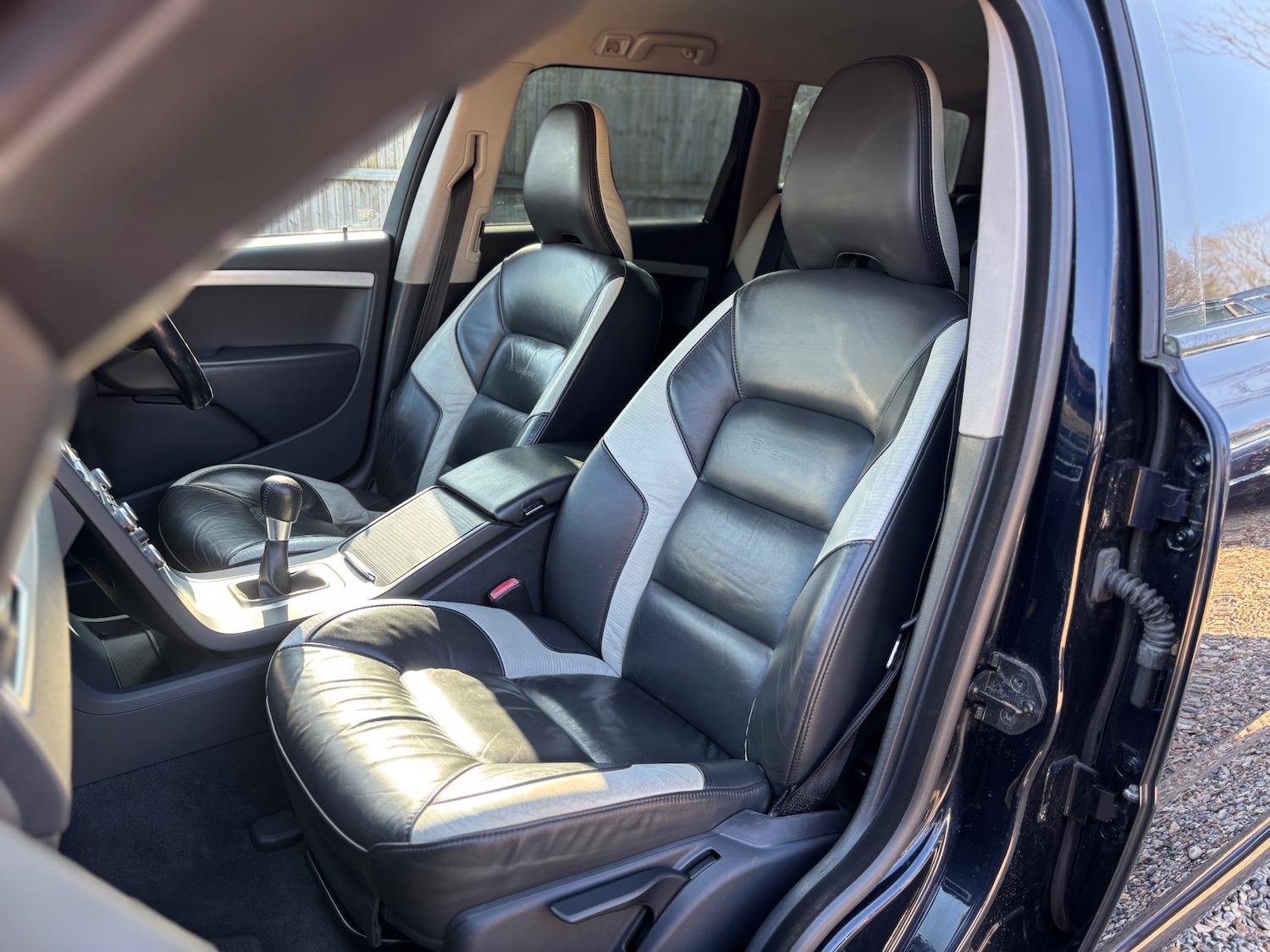 Used Volvo V70 2010 for sale - 77745120: Photo 2