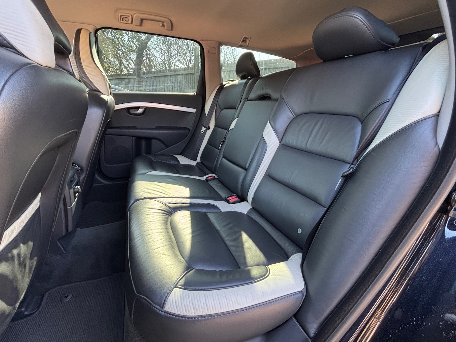 Used Volvo V70 2010 for sale - 77745120: Photo 6