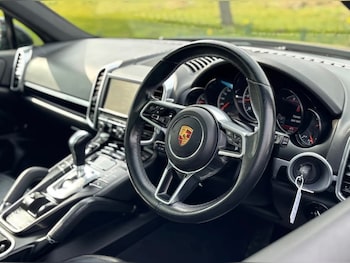 Used Porsche Cayenne 2015 for sale - 77822078: Photo