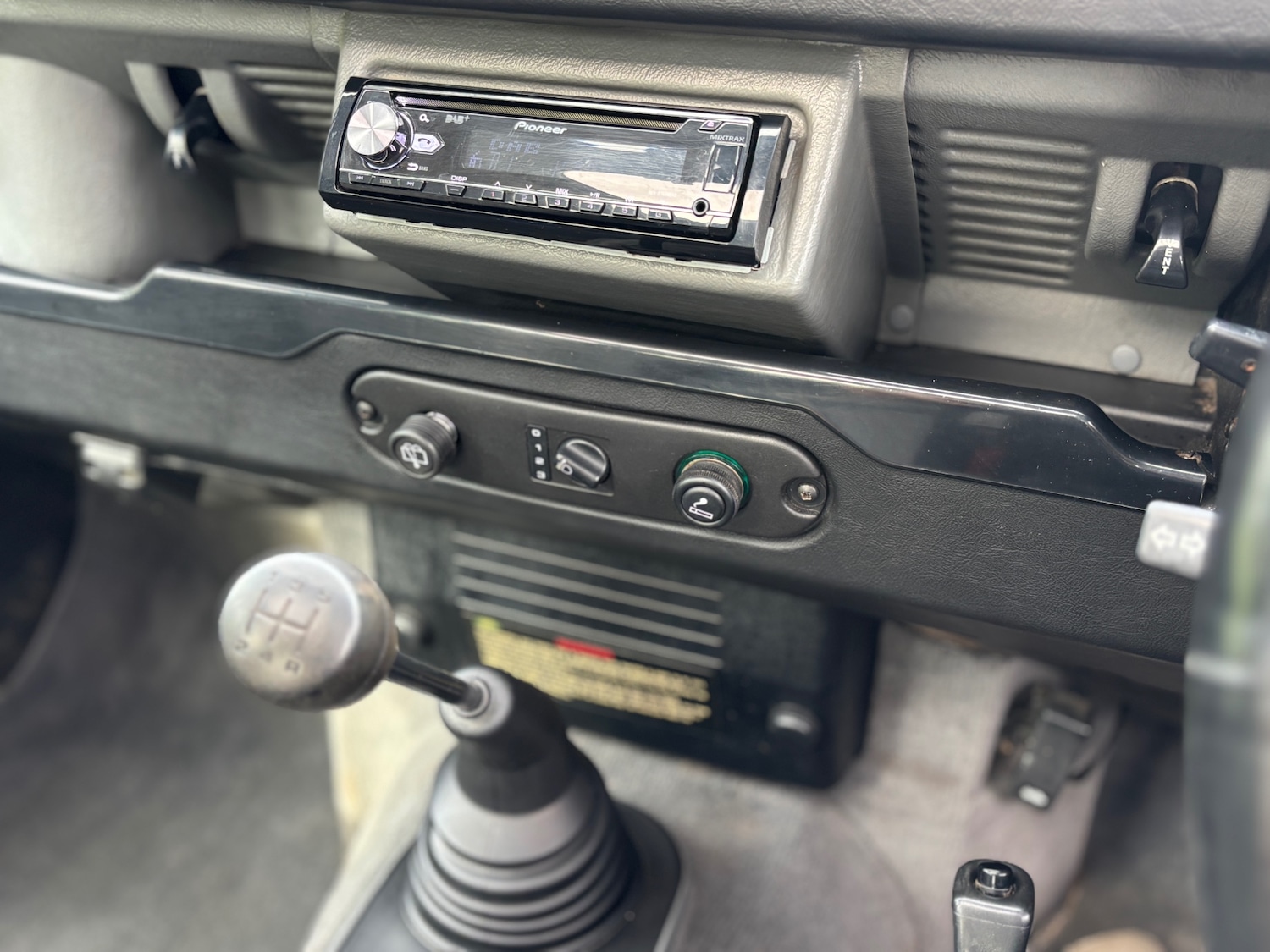 Used Land Rover Defender 1999 for sale - 76142700: Photo 13