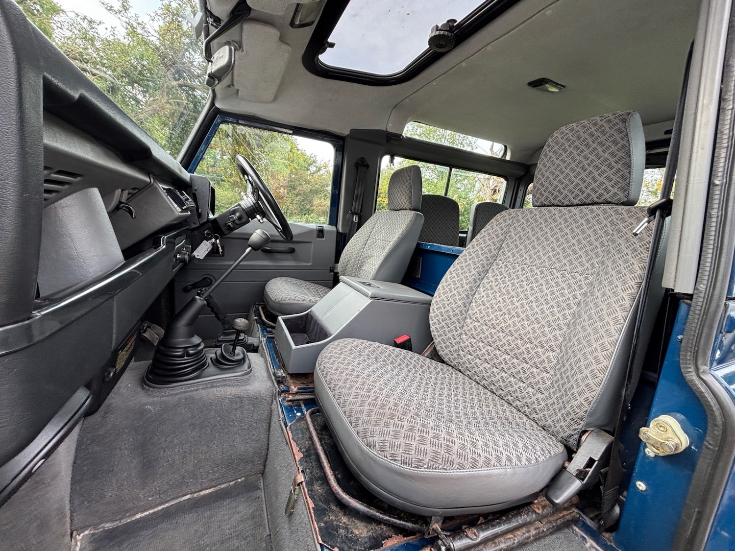 Used Land Rover Defender 1999 for sale - 76142700: Photo 2