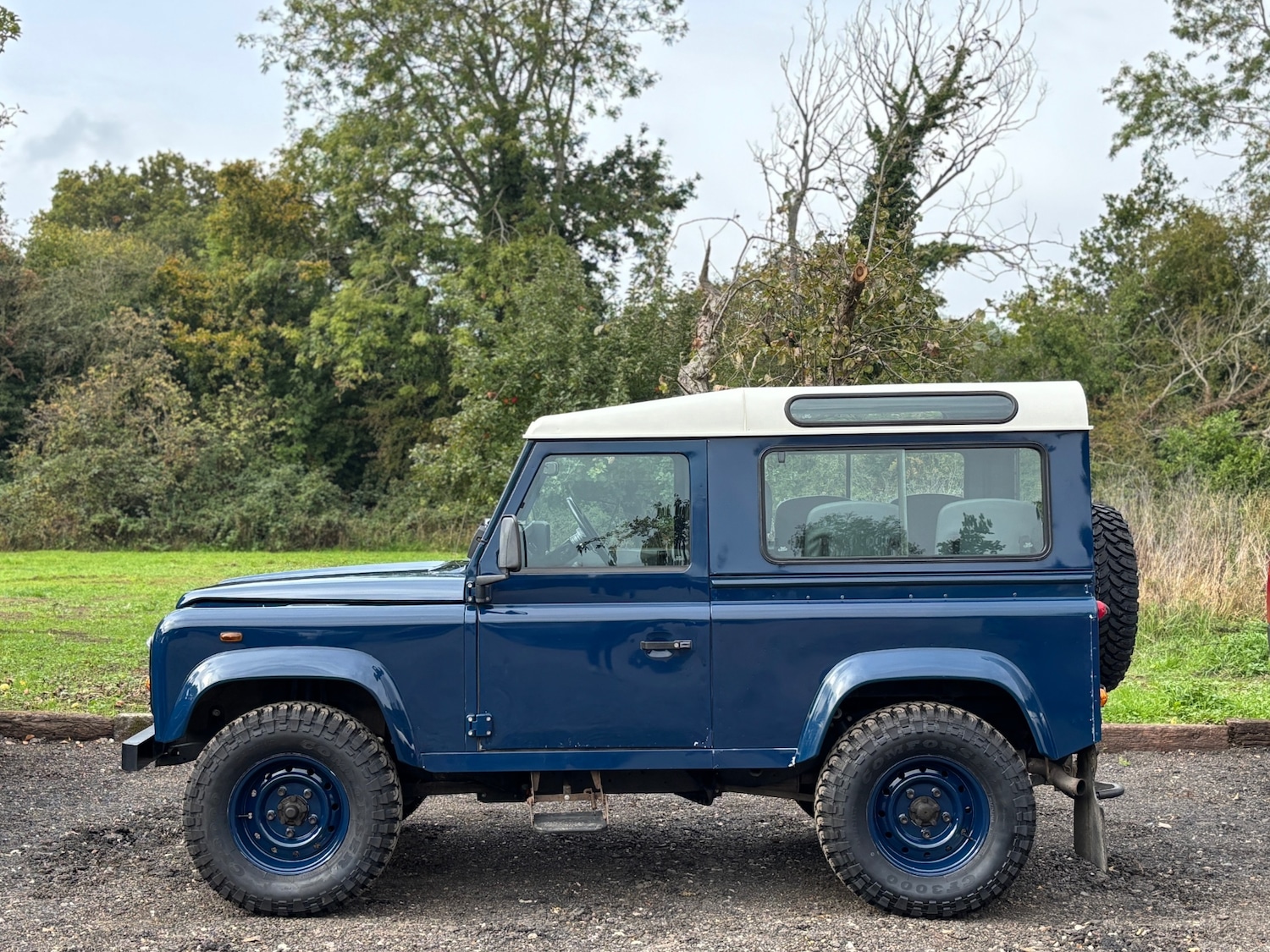 Used Land Rover Defender 1999 for sale - 76142700: Photo 3