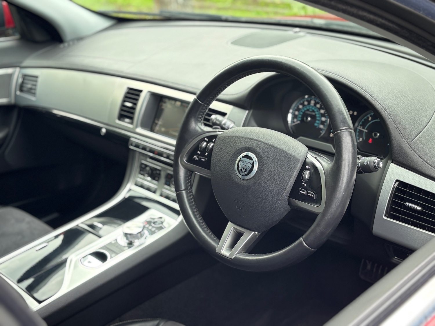 Used Jaguar XF 2013 for sale - 76207394: Photo 4