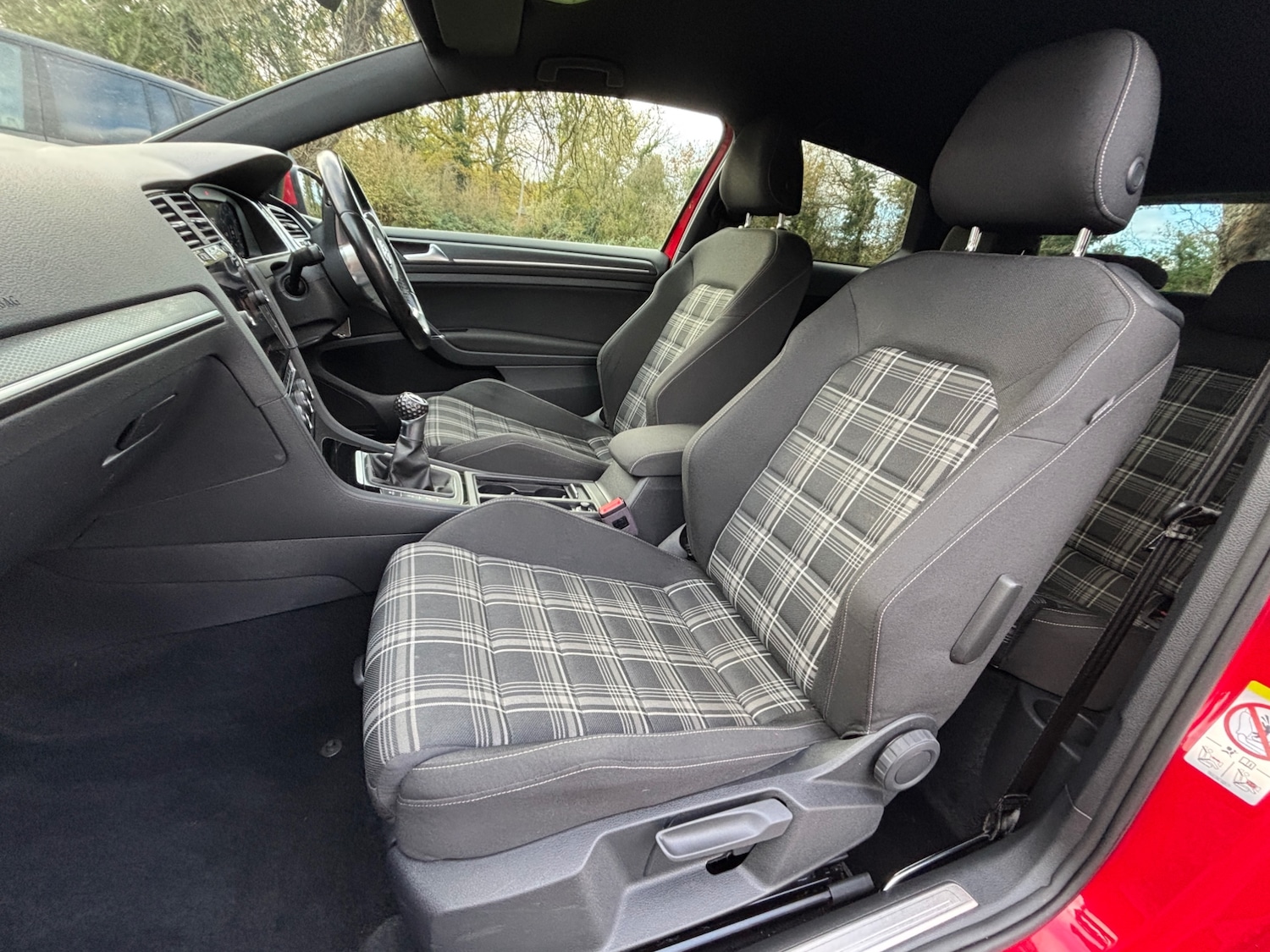 Used Volkswagen Golf 2017 for sale - 76693496: Photo 2