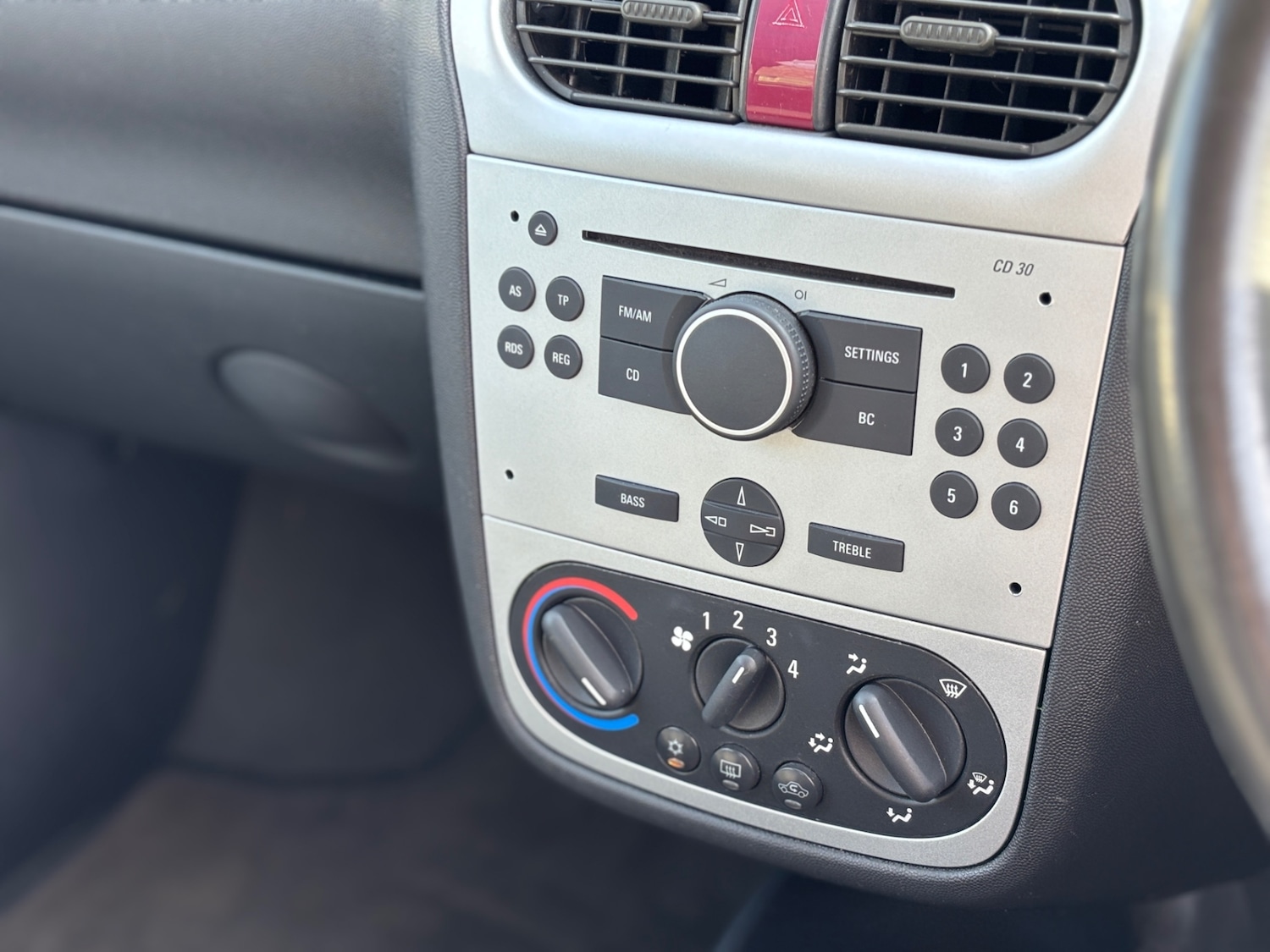 Used Vauxhall Corsa 2004 for sale - 77662718: Photo 8