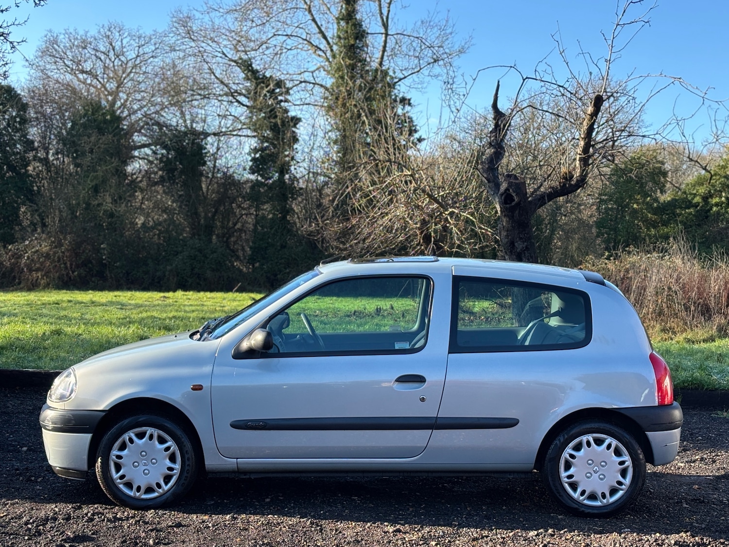 Used Renault Clio 2001 for sale - 77196611: Photo 3