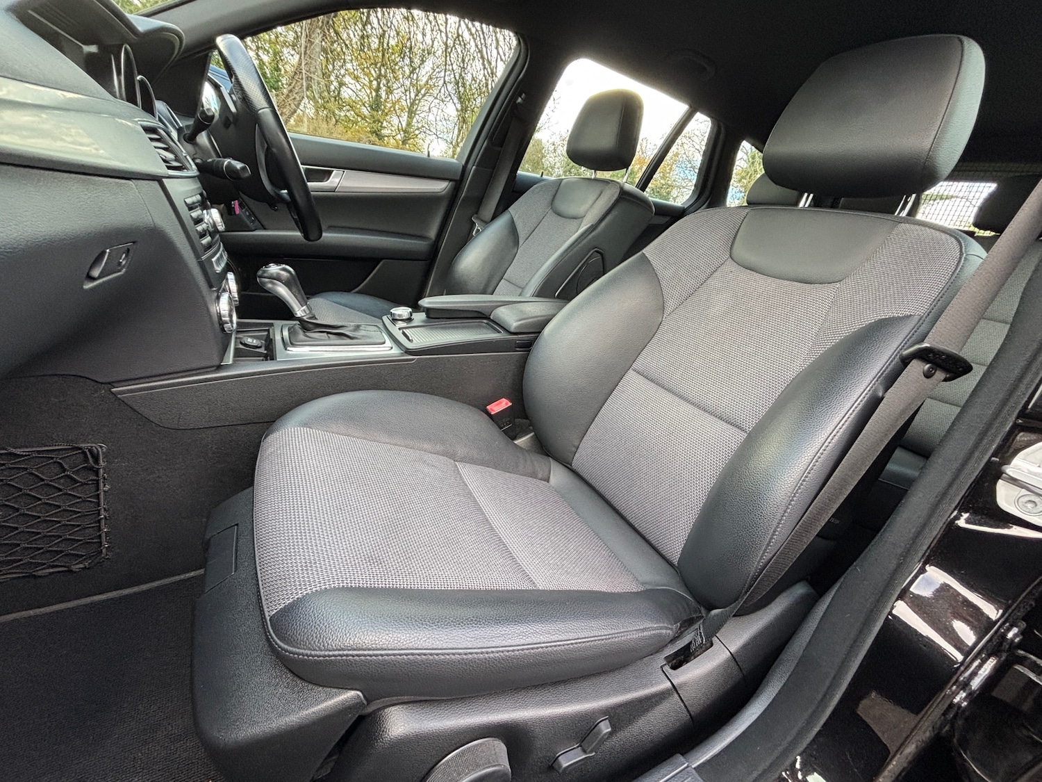 Used Mercedes-Benz C Class 2011 for sale - 76693645: Photo 2