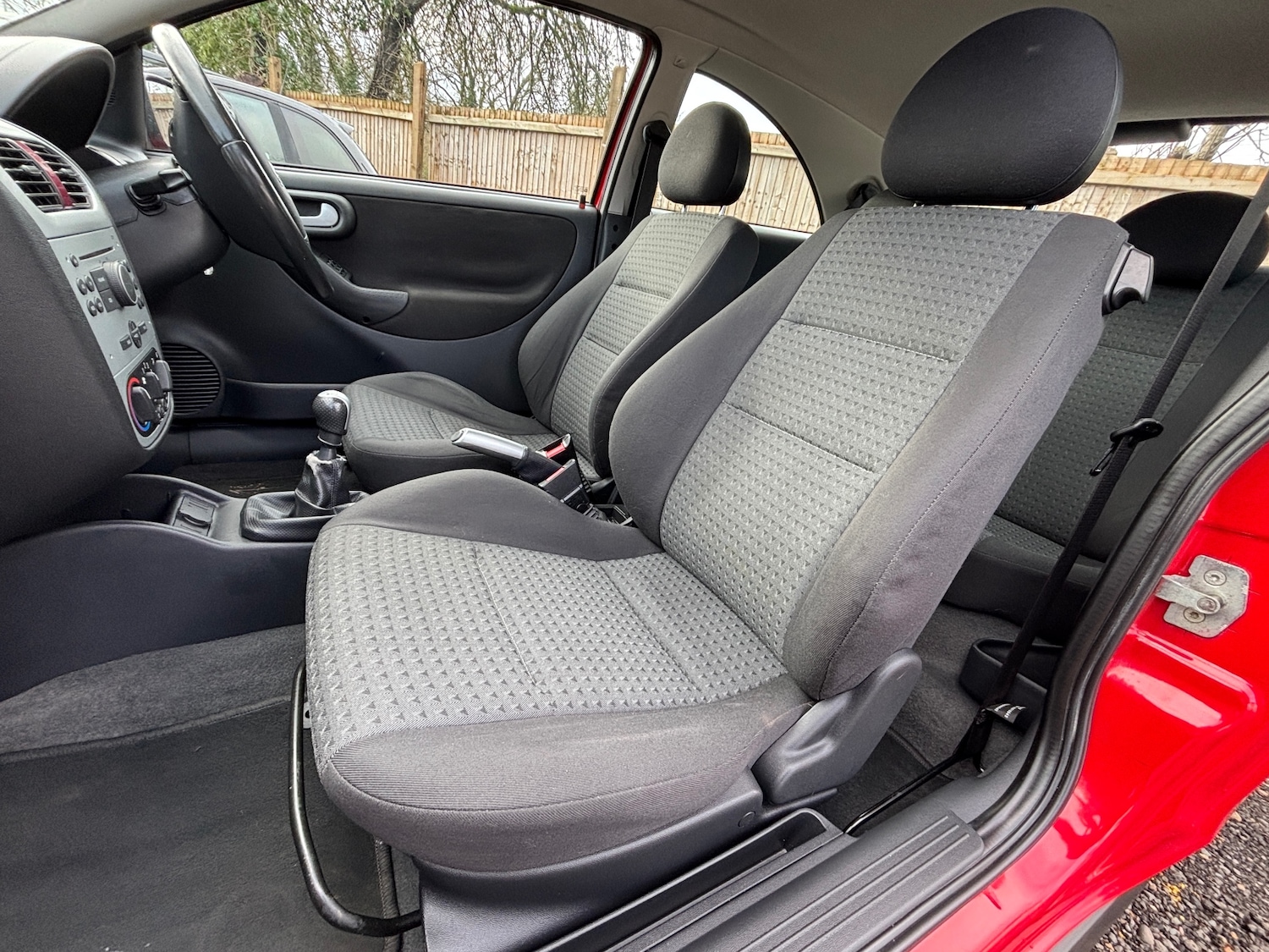 Used Vauxhall Corsa 2005 for sale - 77364062: Photo 2