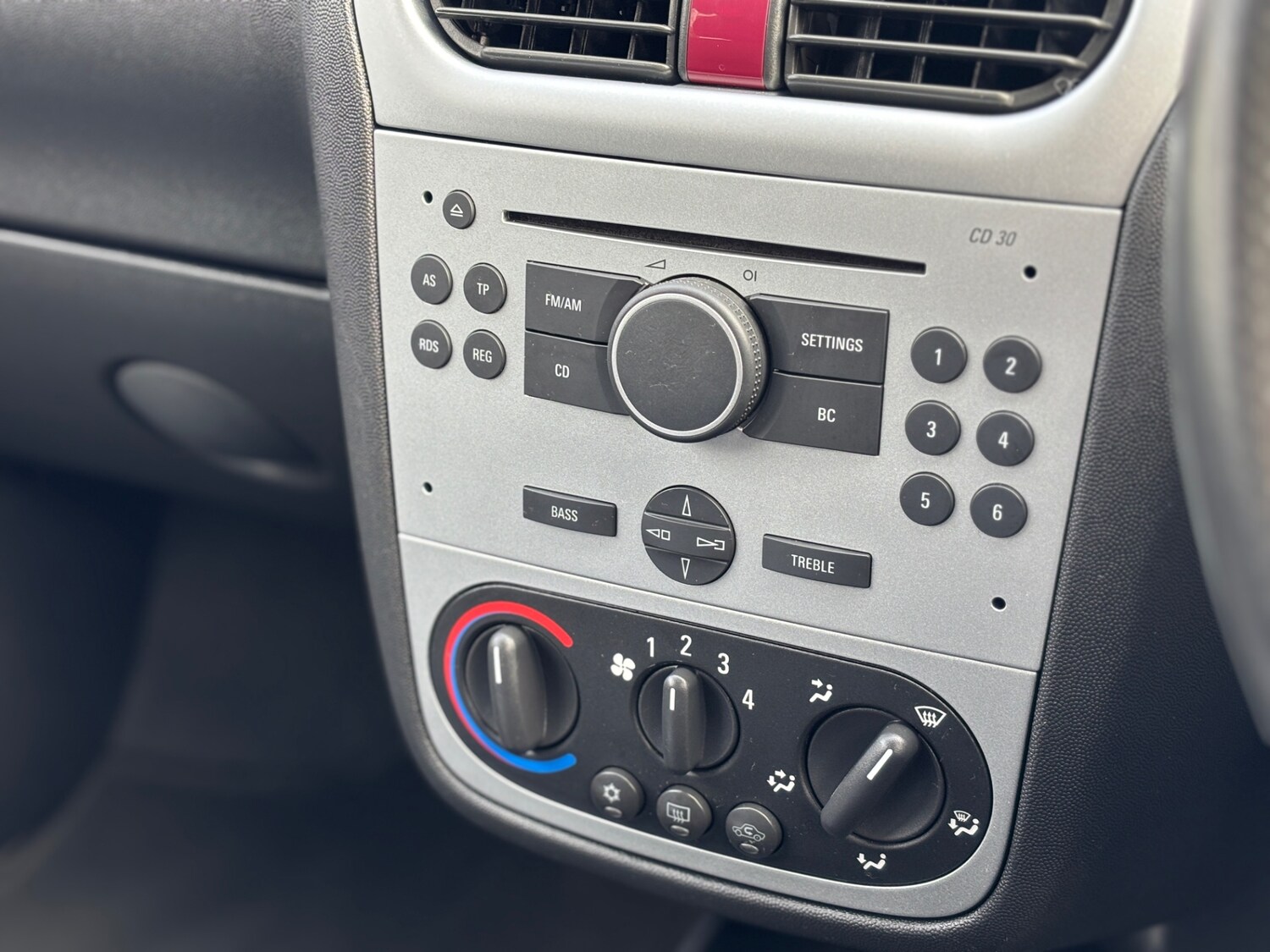 Used Vauxhall Corsa 2005 for sale - 77364062: Photo 8