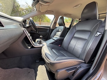 Used Volvo XC70 2010 for sale - 79628252: Photo