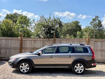 Used Volvo XC70 2010 for sale - 79628252: Photo