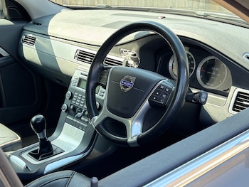 Used Volvo XC70 2010 for sale - 79628252: Photo
