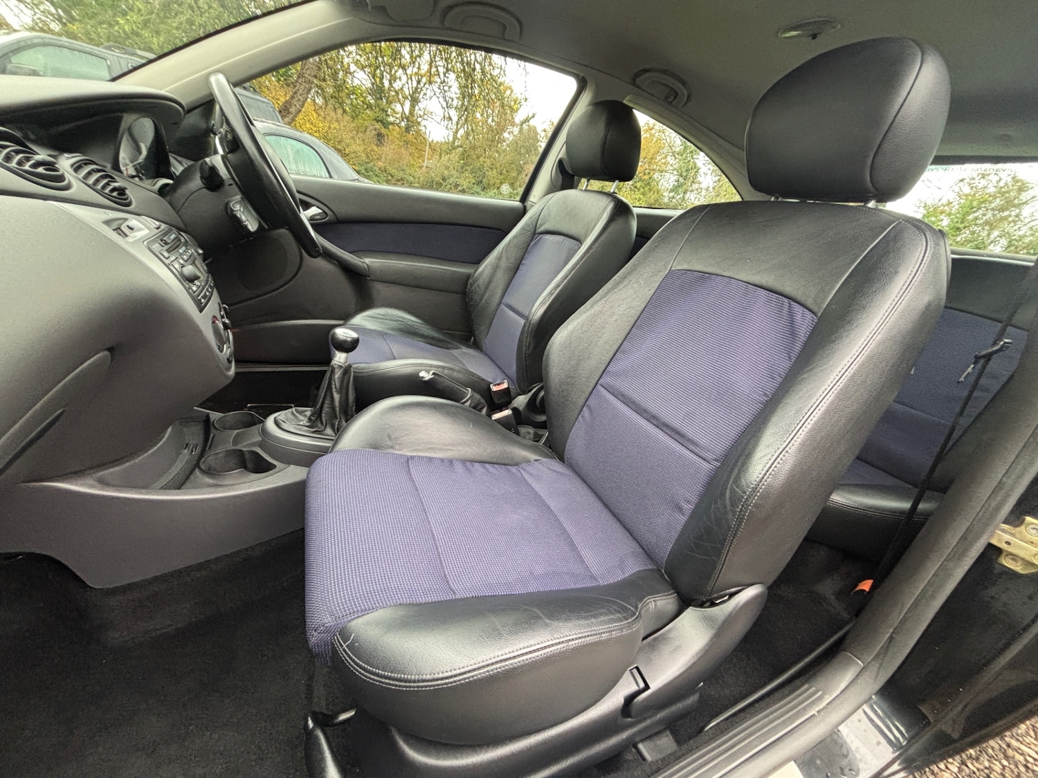 Used Ford Focus 2004 for sale - 76541632: Photo 2