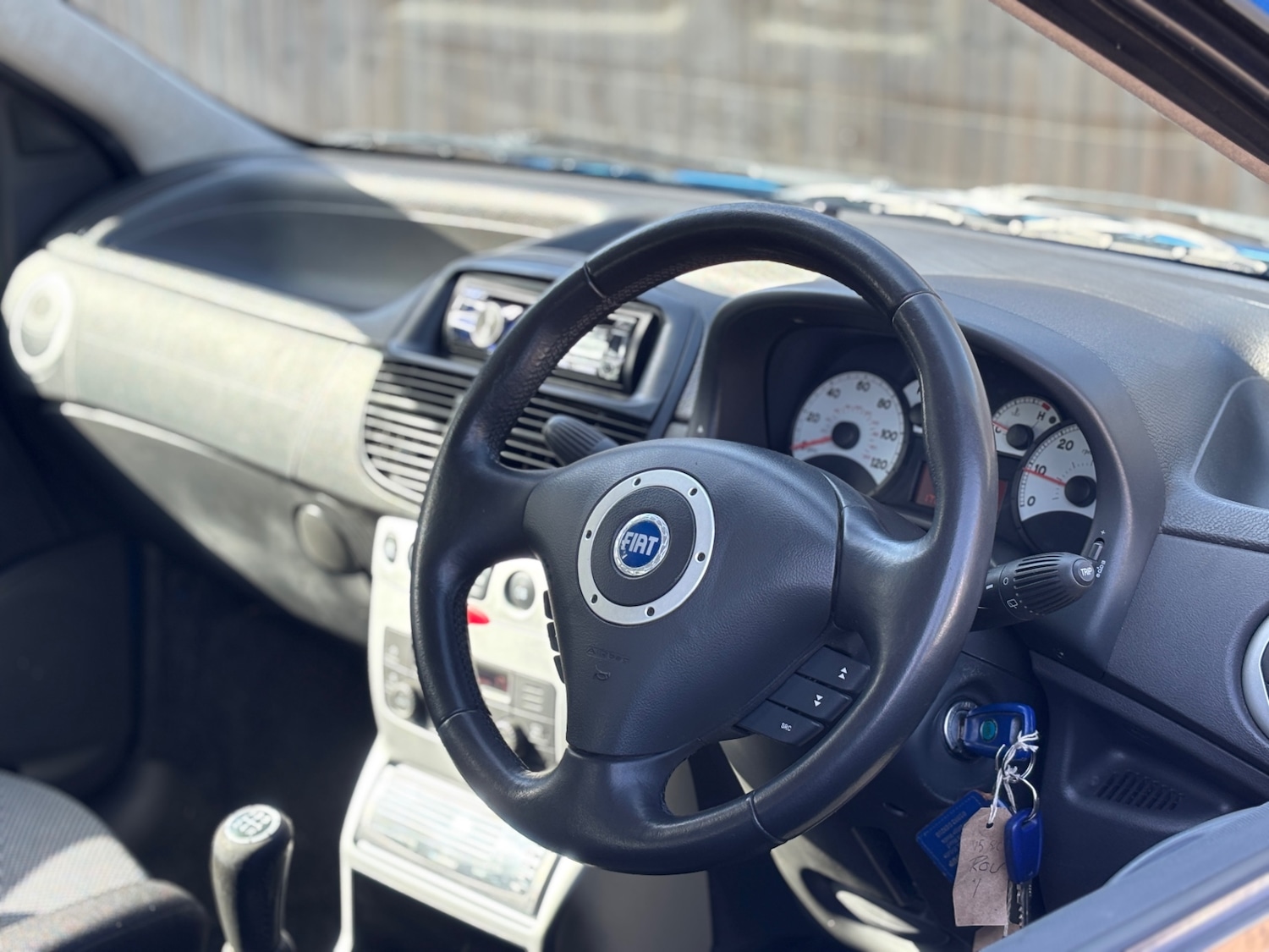 Used Fiat Punto 2004 for sale - 77663056: Photo 4
