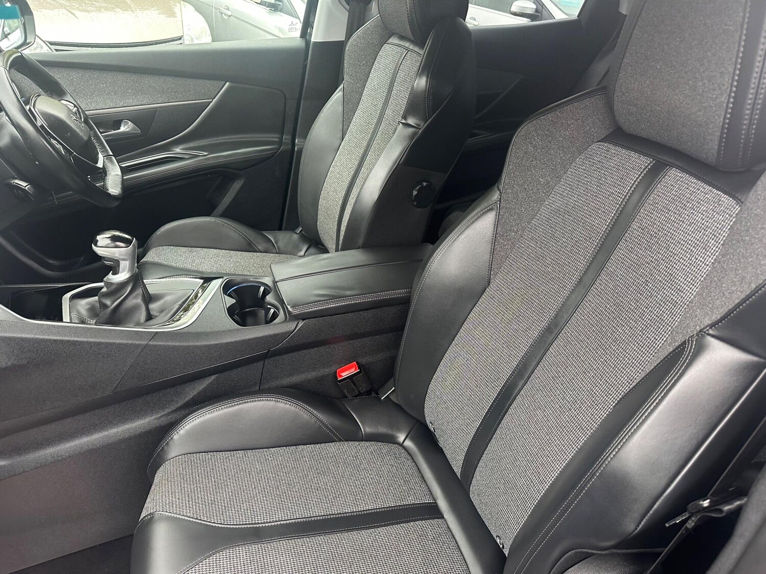 Used Peugeot 3008 2018 for sale - 76550315: Photo 42