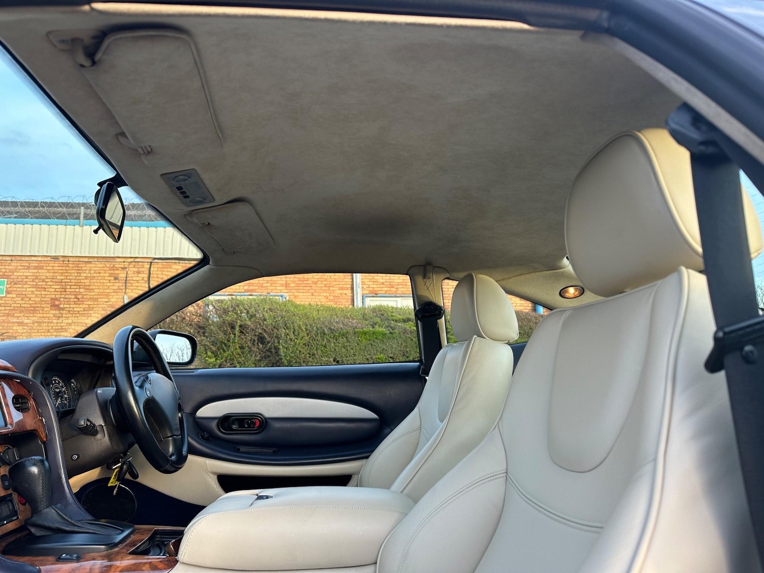 Used Aston Martin DB7 2000 for sale - 76991850: Photo 24