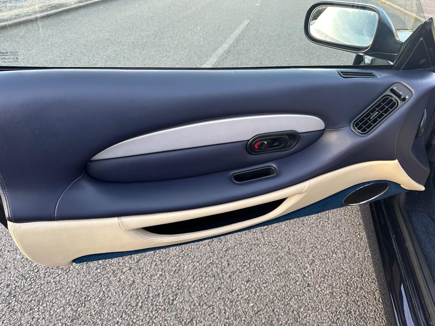 Used Aston Martin DB7 2000 for sale - 76991850: Photo 30