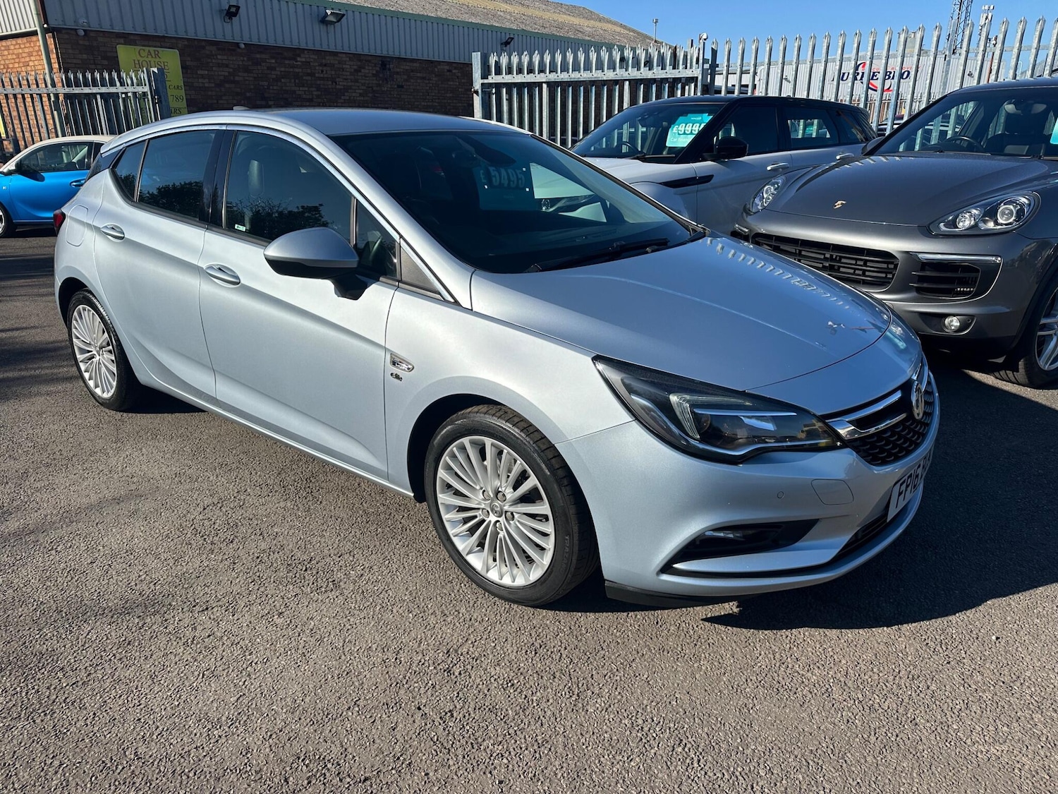 Used Vauxhall Astra 2016 for sale - 77925696: Photo 2