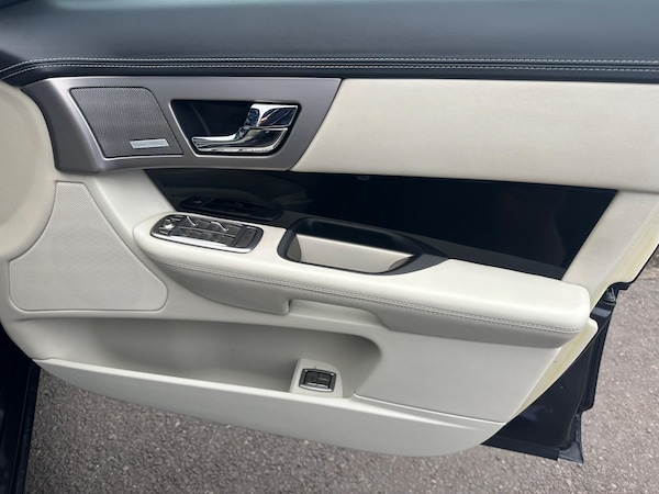 Used Jaguar XF 2011 for sale - 74597430: Photo 27
