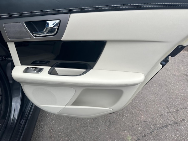 Used Jaguar XF 2011 for sale - 74597430: Photo 28