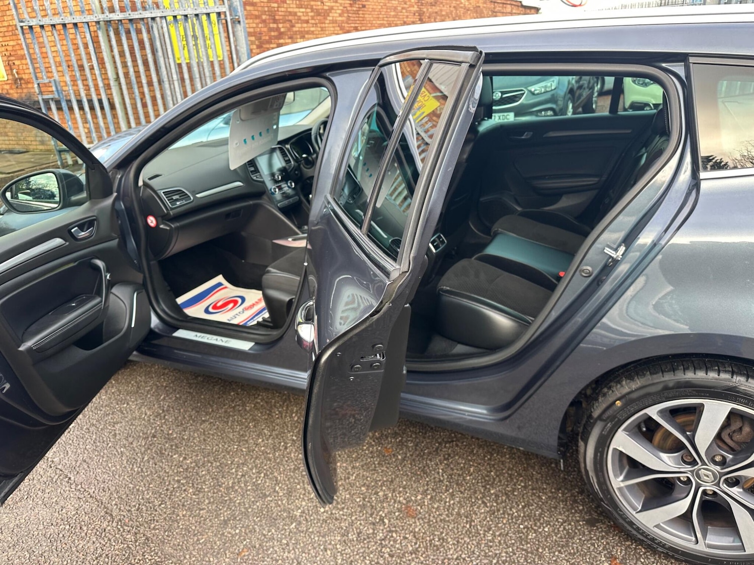 Used Renault Megane 2017 for sale - 76964395: Photo 5