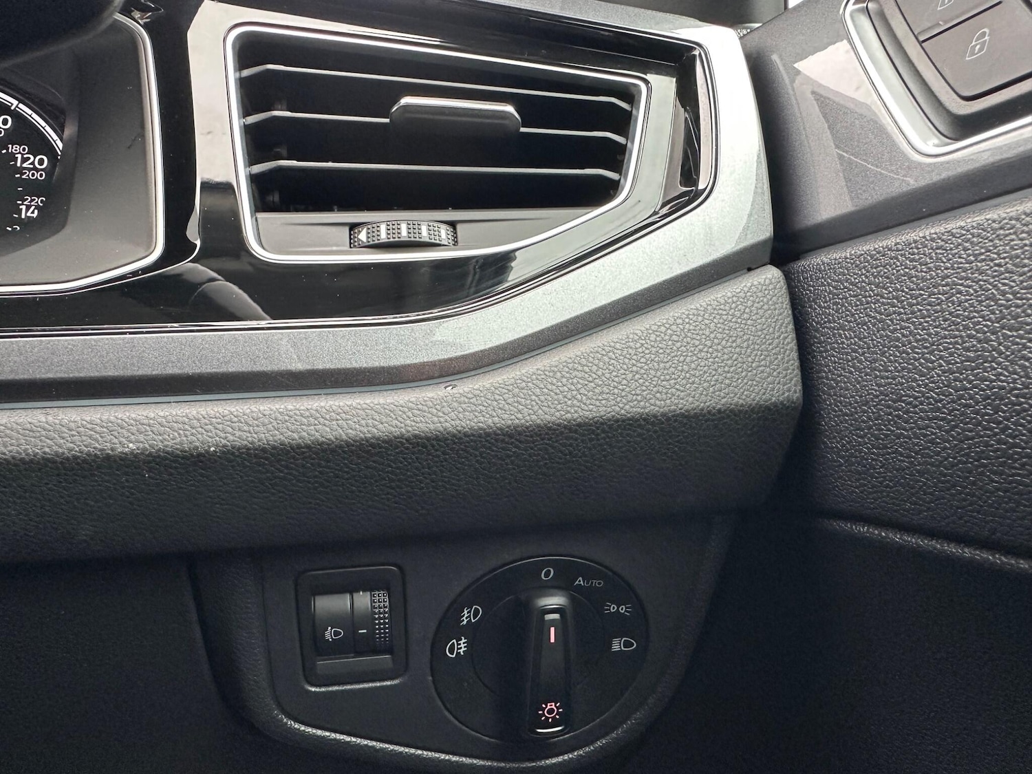 Used Volkswagen Polo 2019 for sale - 76284209: Photo 18