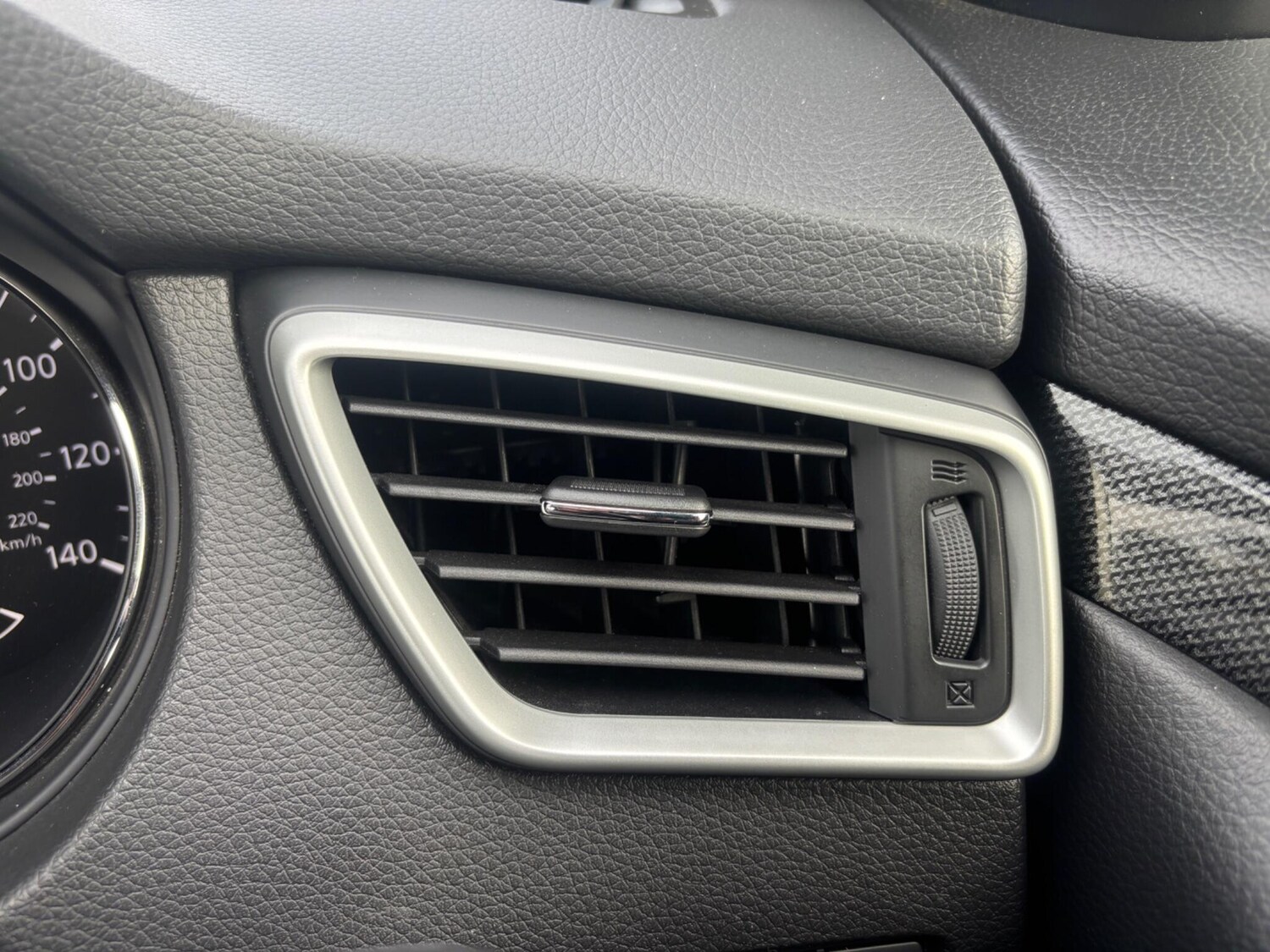 Used Nissan X-Trail 2017 for sale - 76283732: Photo 31