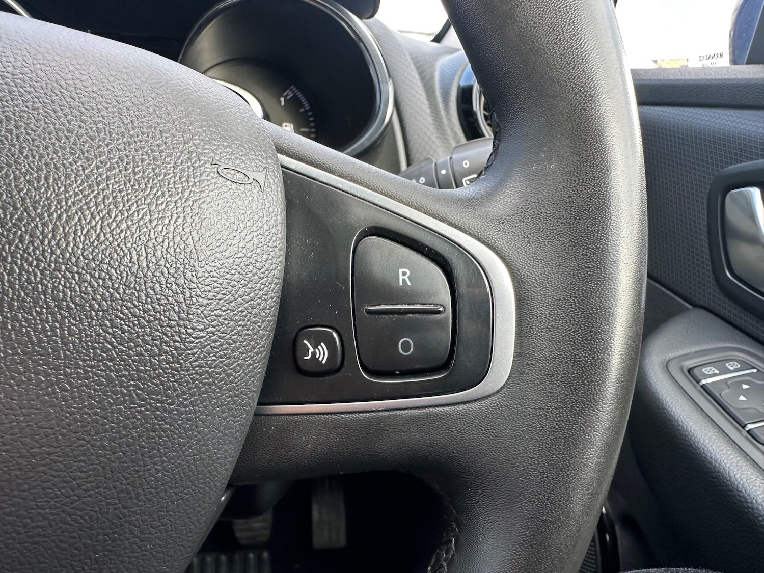 Used Renault Clio 2019 for sale - 76284144: Photo 19