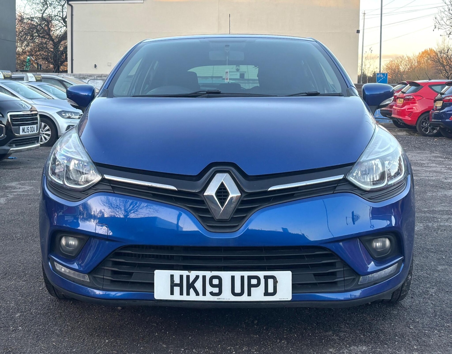 Used Renault Clio 2019 for sale - 76284144: Photo 2