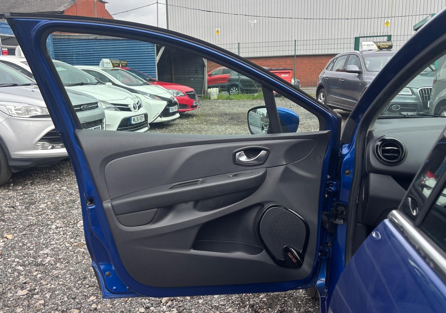 Used Renault Clio 2019 for sale - 76284144: Photo 29