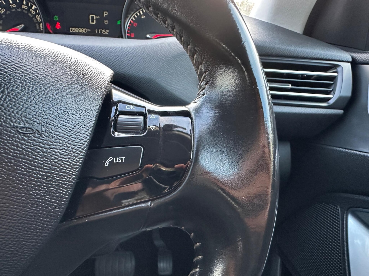 Used Peugeot 308 2015 for sale - 76801973: Photo 16