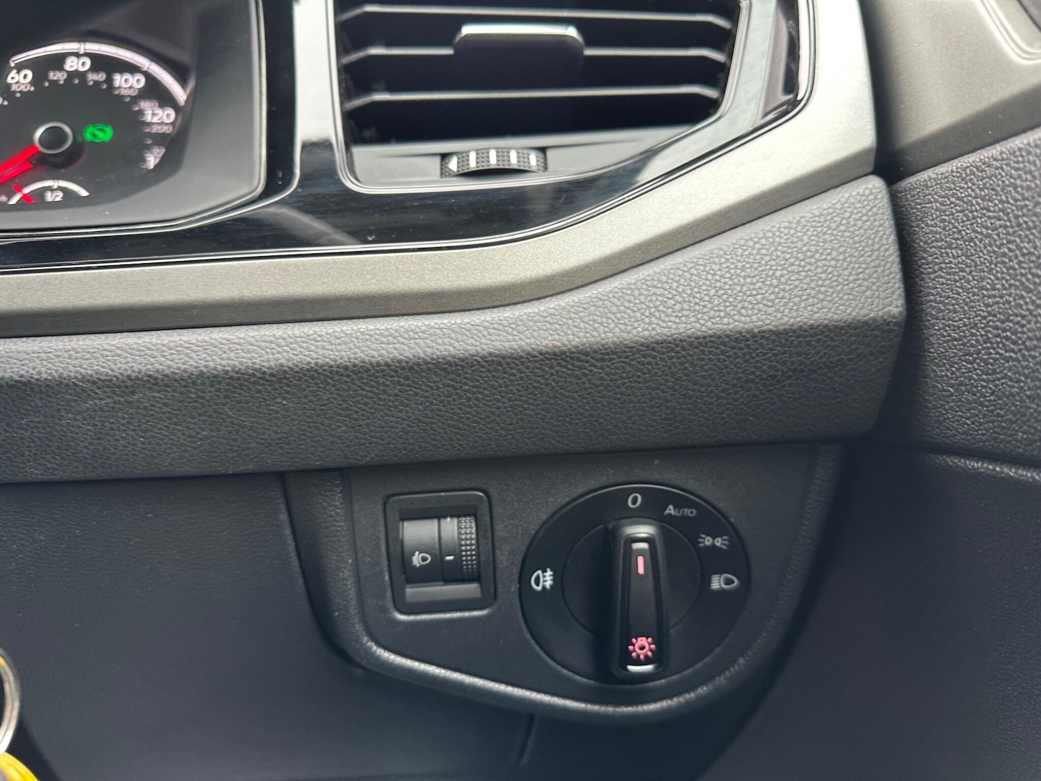 Used Volkswagen Polo 2018 for sale - 76282600: Photo 18