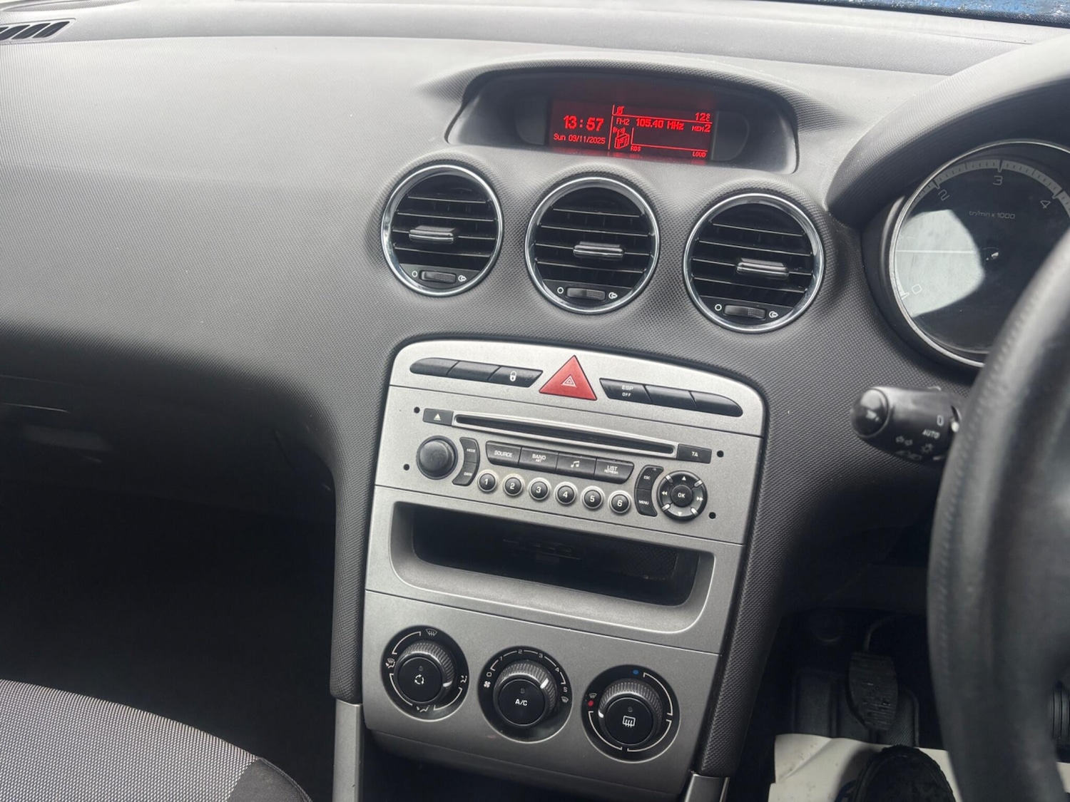 Used Peugeot 308 2012 for sale - 76538027: Photo 17