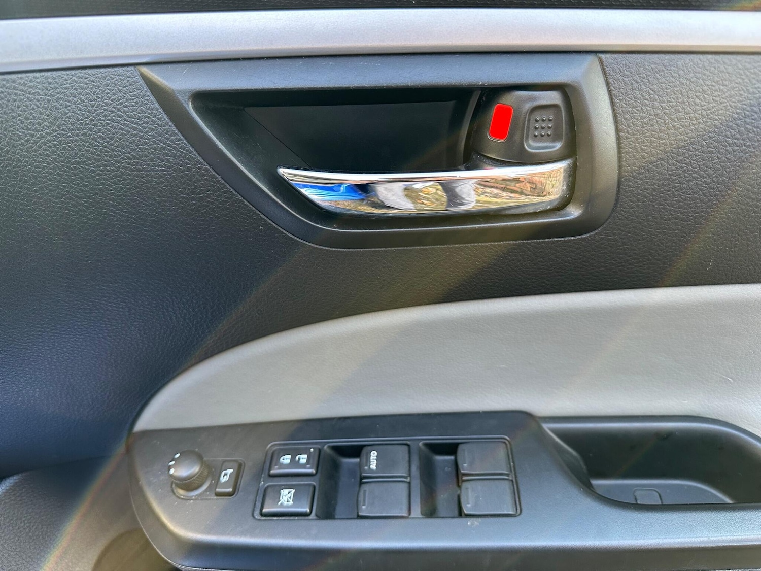 Used Suzuki Swift 2014 for sale - 76658110: Photo 17