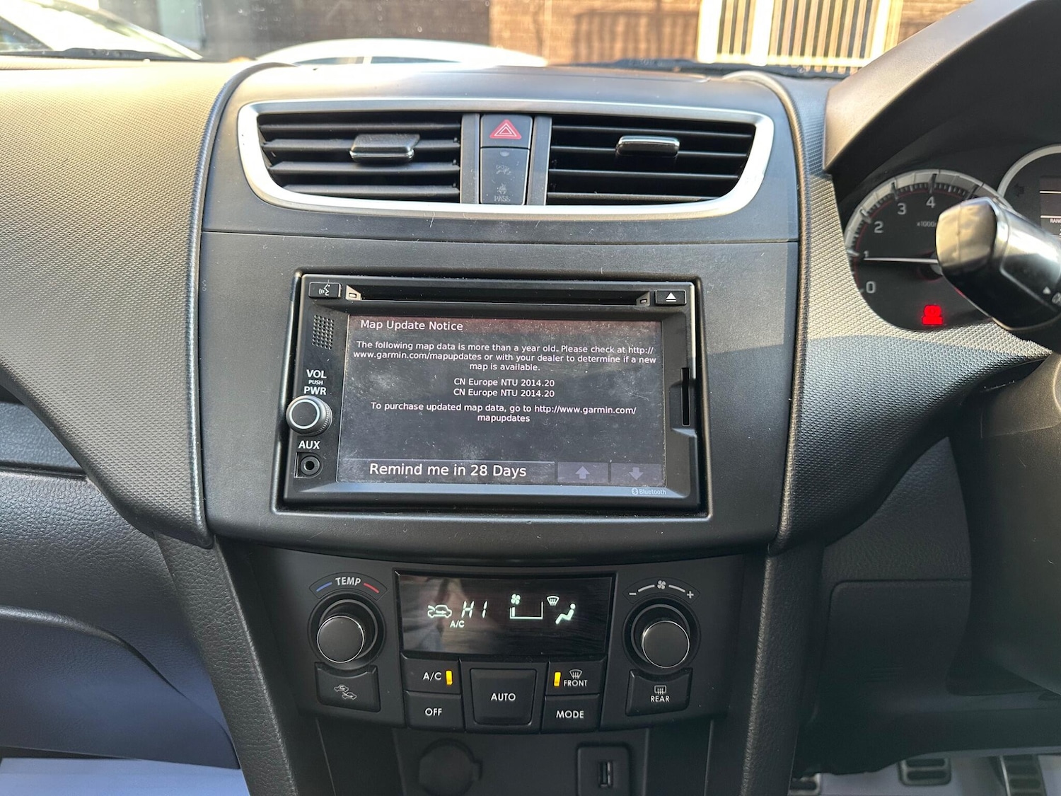 Used Suzuki Swift 2014 for sale - 76658110: Photo 42