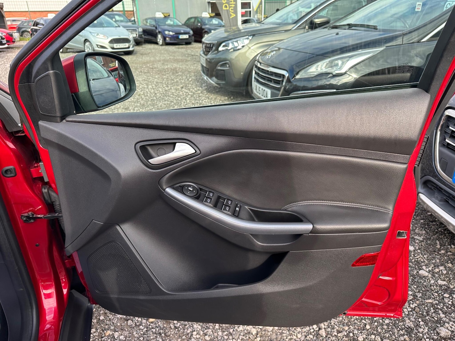 Used Ford Focus 2012 for sale - 76337327: Photo 16