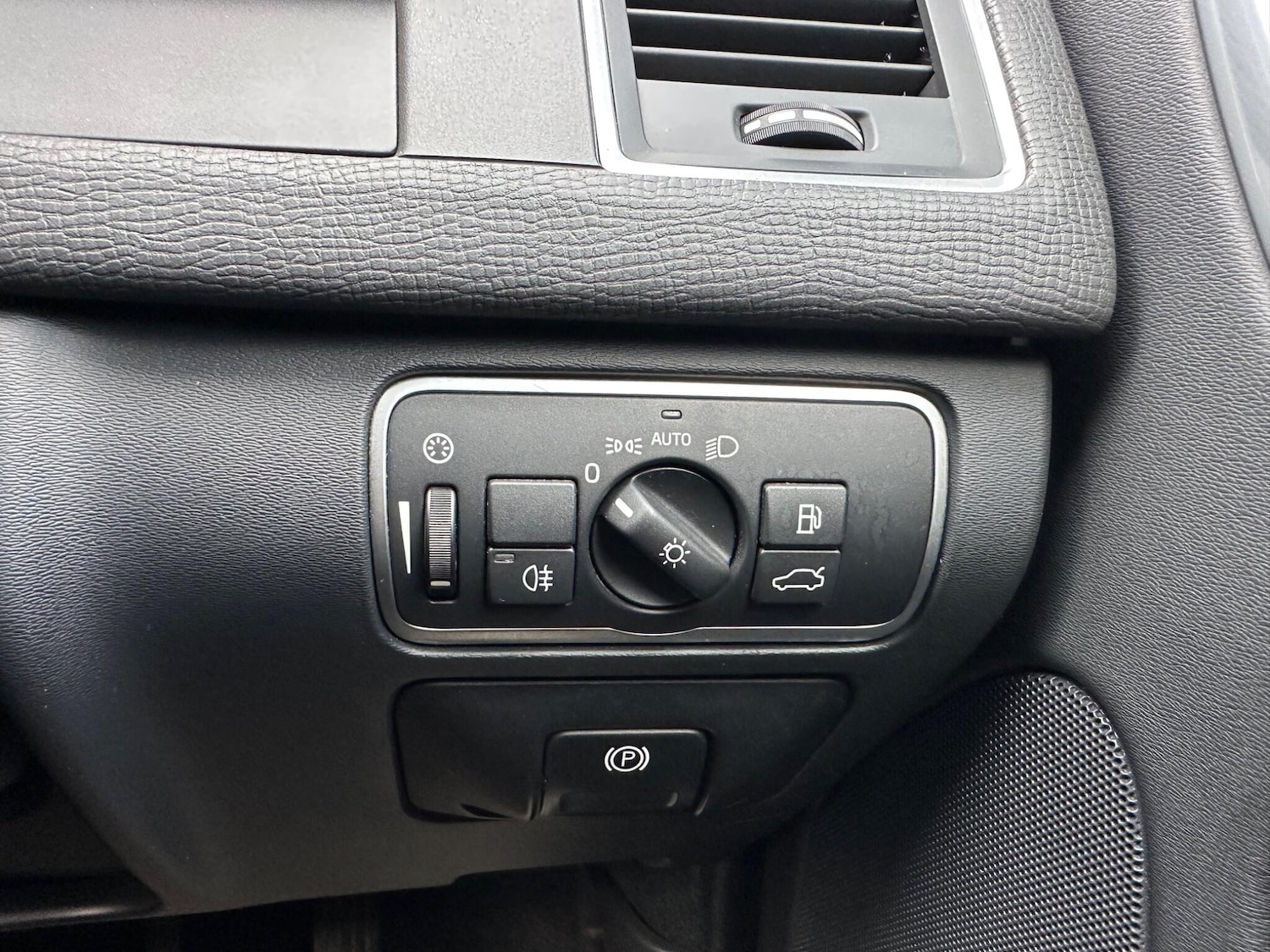 Used Volvo XC60 2016 for sale - 76283239: Photo 19